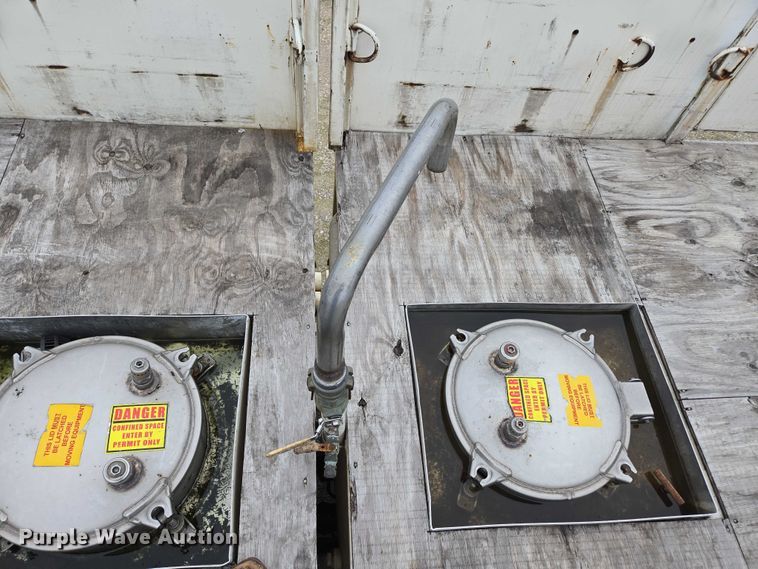 image for item ED2046 2007 Sterling L-Line tank truck