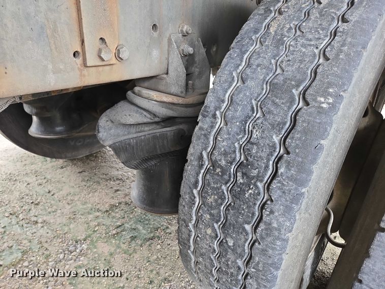 image for item ED2046 2007 Sterling L-Line tank truck