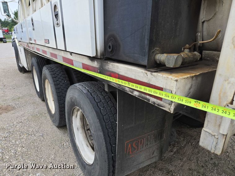 image for item ED2046 2007 Sterling L-Line tank truck