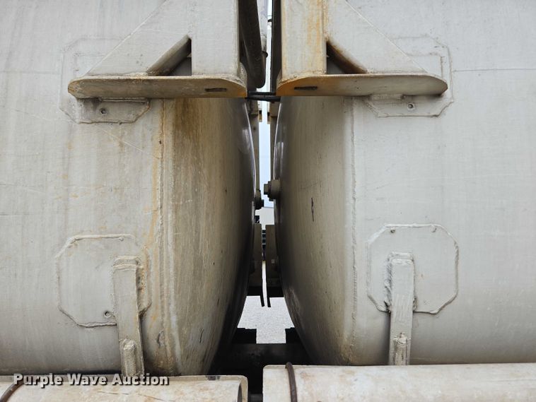 image for item ED2046 2007 Sterling L-Line tank truck