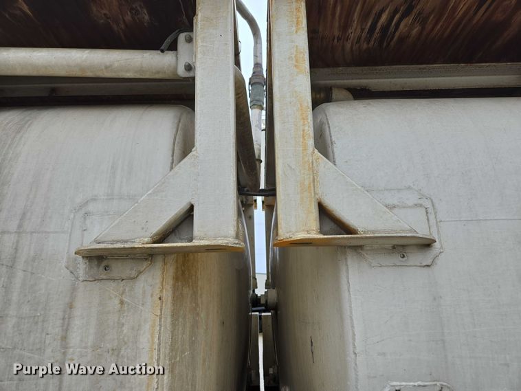 image for item ED2046 2007 Sterling L-Line tank truck