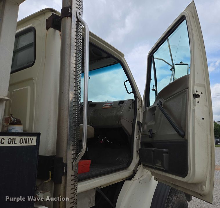 image for item ED2046 2007 Sterling L-Line tank truck