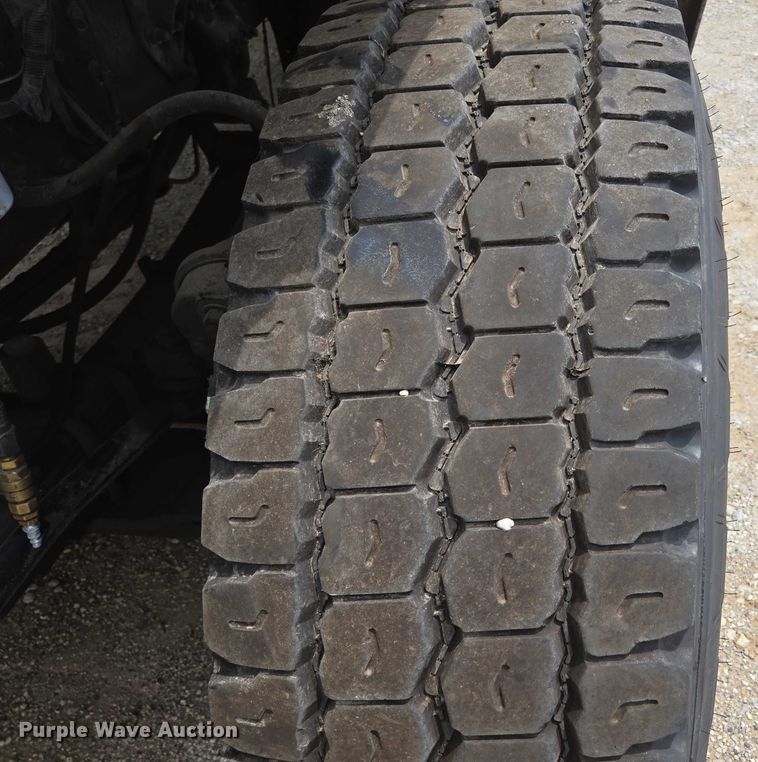 image for item ED2046 2007 Sterling L-Line tank truck