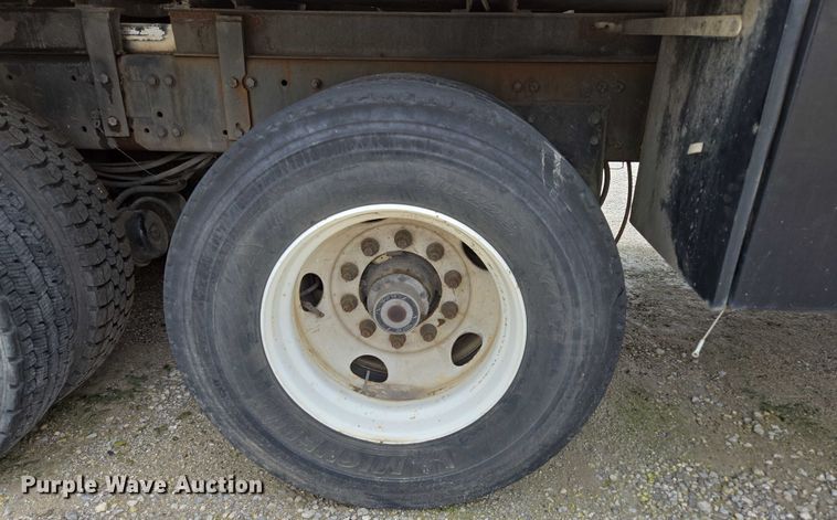 image for item ED2046 2007 Sterling L-Line tank truck