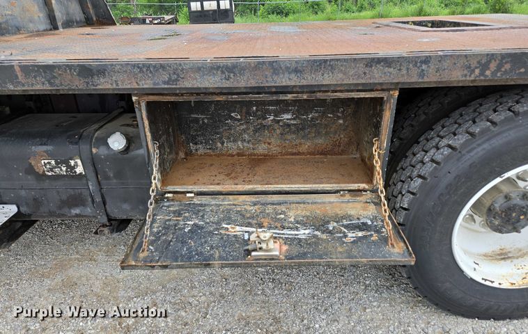 image for item ED2047 2000 Freightliner FL80 flatbed truck