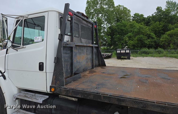 image for item ED2047 2000 Freightliner FL80 flatbed truck