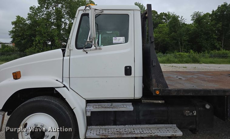 image for item ED2047 2000 Freightliner FL80 flatbed truck