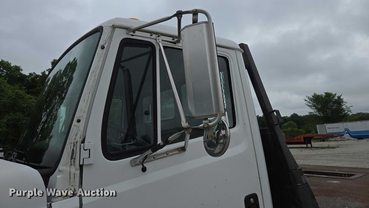 image for item ED2047 2000 Freightliner FL80 flatbed truck