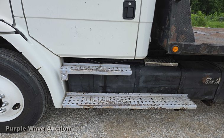 image for item ED2047 2000 Freightliner FL80 flatbed truck