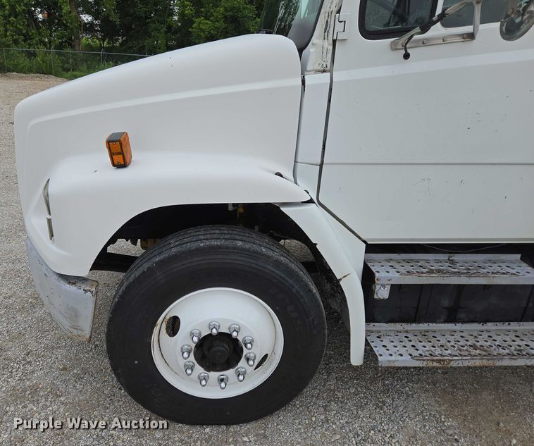 image for item ED2047 2000 Freightliner FL80 flatbed truck