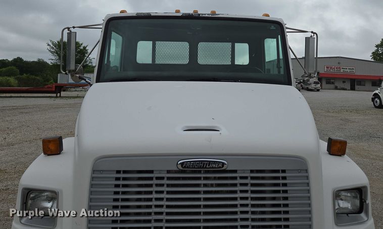image for item ED2047 2000 Freightliner FL80 flatbed truck