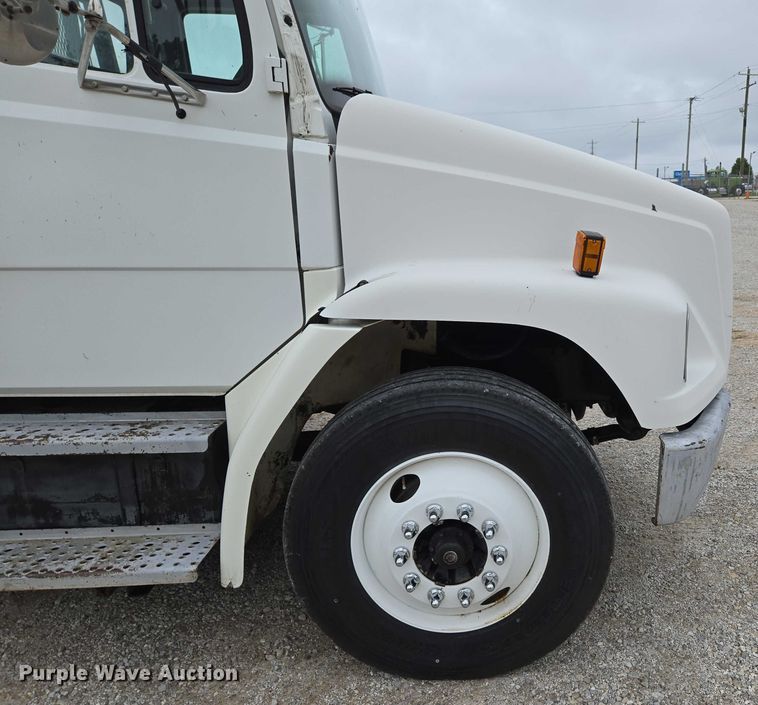 image for item ED2047 2000 Freightliner FL80 flatbed truck