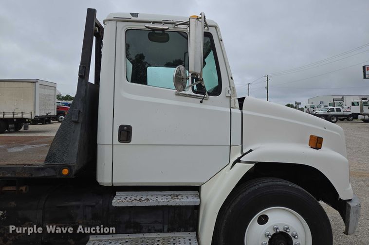 image for item ED2047 2000 Freightliner FL80 flatbed truck