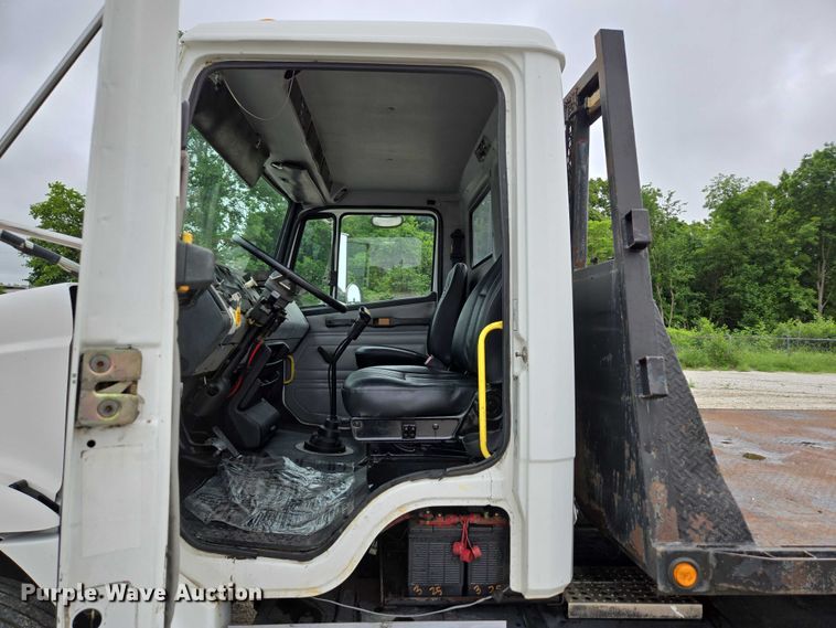 image for item ED2047 2000 Freightliner FL80 flatbed truck