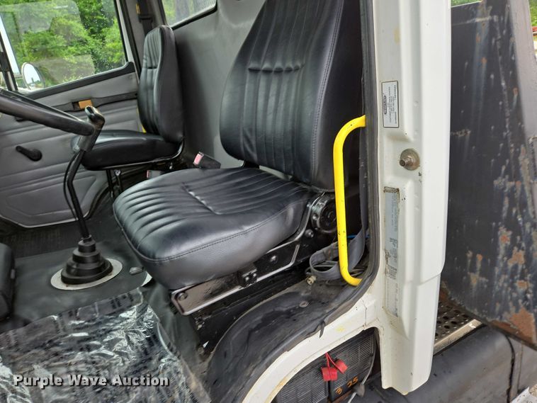 image for item ED2047 2000 Freightliner FL80 flatbed truck