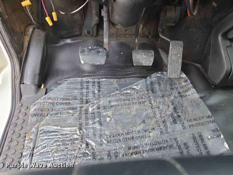 image for item ED2047 2000 Freightliner FL80 flatbed truck