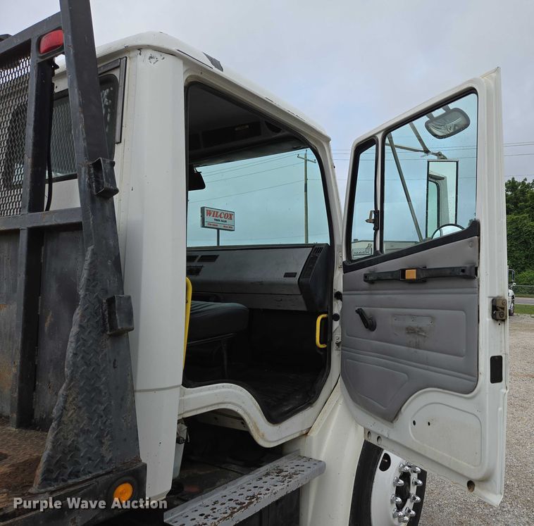 image for item ED2047 2000 Freightliner FL80 flatbed truck