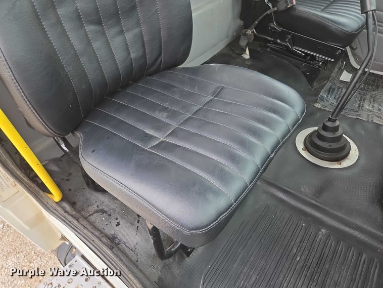 image for item ED2047 2000 Freightliner FL80 flatbed truck