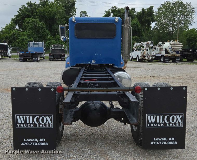 image for item ED2049 2013 Peterbilt 337 truck cab and chassis