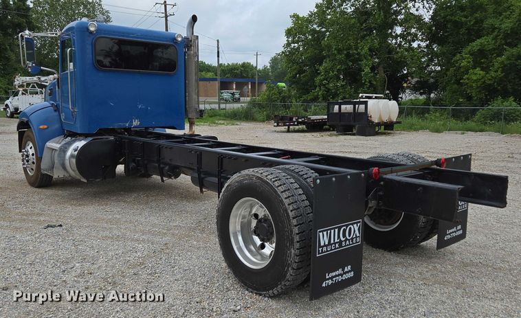 image for item ED2049 2013 Peterbilt 337 truck cab and chassis