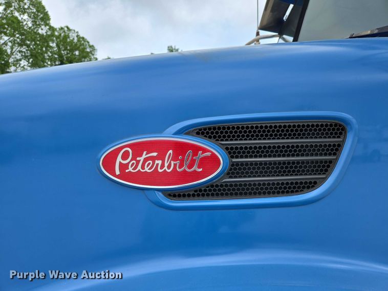 image for item ED2049 2013 Peterbilt 337 truck cab and chassis