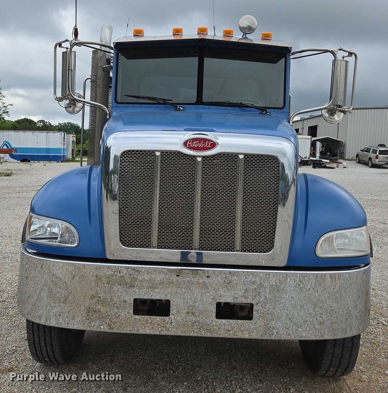 image for item ED2049 2013 Peterbilt 337 truck cab and chassis