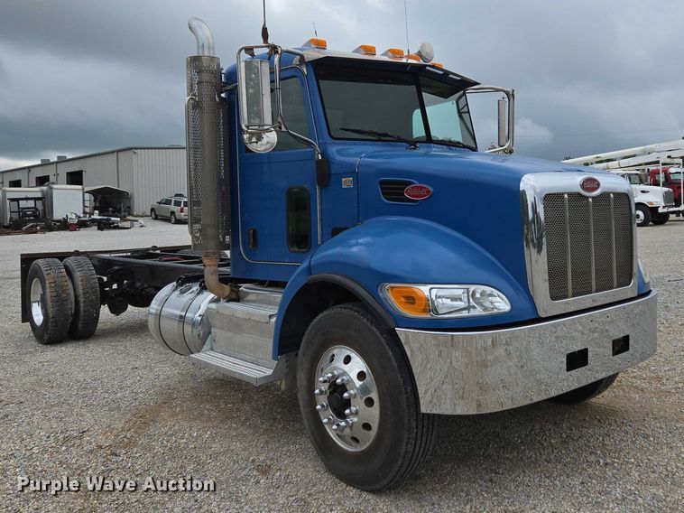 image for item ED2049 2013 Peterbilt 337 truck cab and chassis