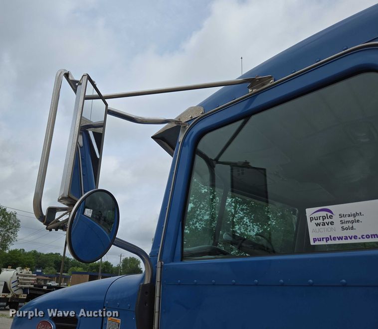 image for item ED2049 2013 Peterbilt 337 truck cab and chassis