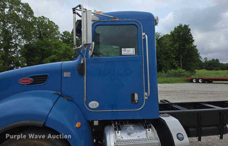 image for item ED2049 2013 Peterbilt 337 truck cab and chassis