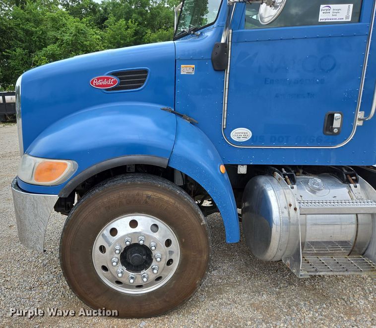 image for item ED2049 2013 Peterbilt 337 truck cab and chassis