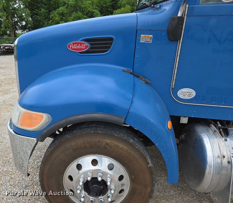 image for item ED2049 2013 Peterbilt 337 truck cab and chassis