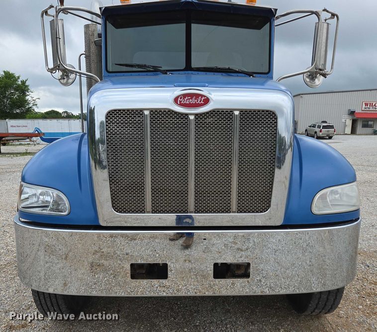 image for item ED2049 2013 Peterbilt 337 truck cab and chassis