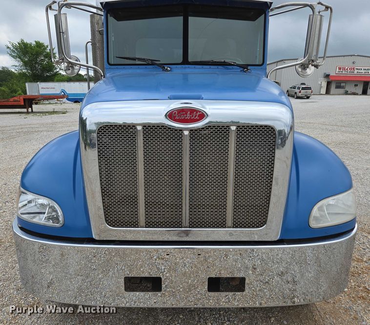 image for item ED2049 2013 Peterbilt 337 truck cab and chassis