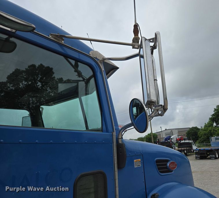 image for item ED2049 2013 Peterbilt 337 truck cab and chassis