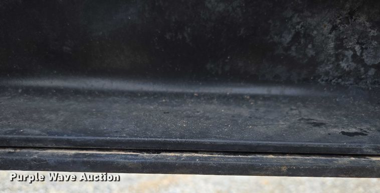 image for item ED2049 2013 Peterbilt 337 truck cab and chassis