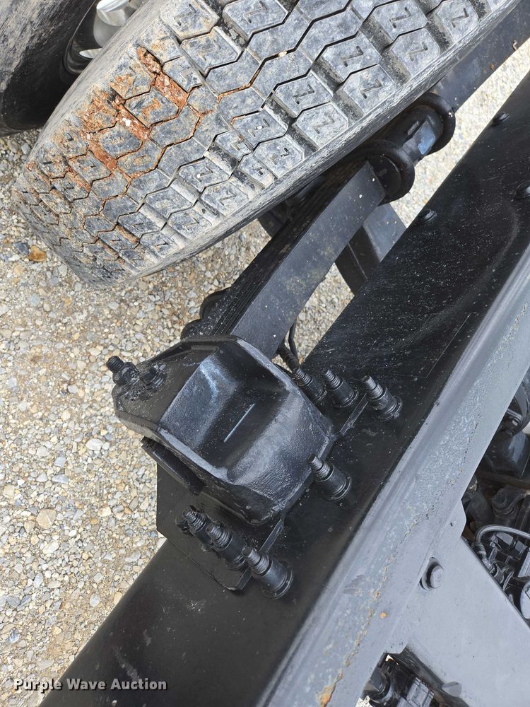 image for item ED2049 2013 Peterbilt 337 truck cab and chassis