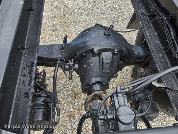 image for item ED2049 2013 Peterbilt 337 truck cab and chassis