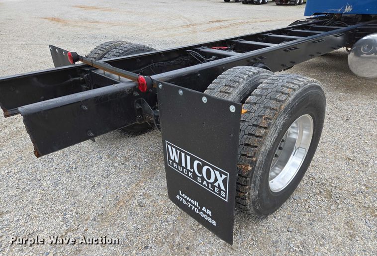 image for item ED2049 2013 Peterbilt 337 truck cab and chassis