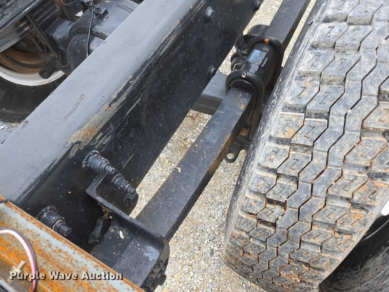 image for item ED2049 2013 Peterbilt 337 truck cab and chassis