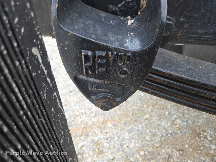 image for item ED2049 2013 Peterbilt 337 truck cab and chassis