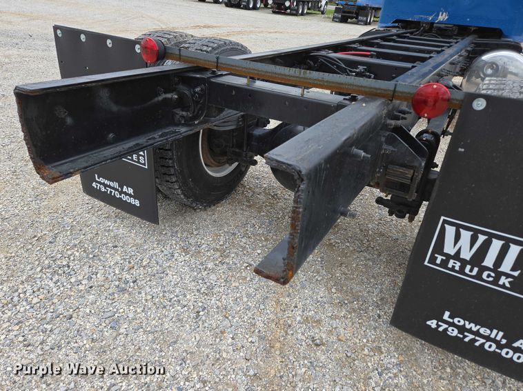 image for item ED2049 2013 Peterbilt 337 truck cab and chassis