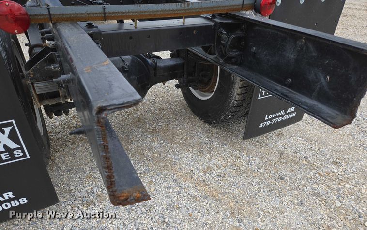 image for item ED2049 2013 Peterbilt 337 truck cab and chassis