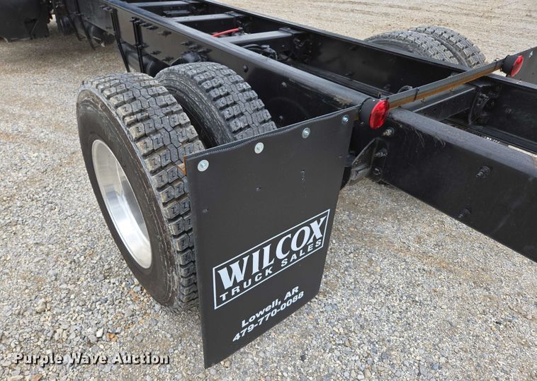 image for item ED2049 2013 Peterbilt 337 truck cab and chassis