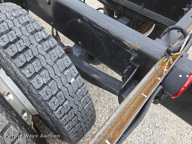 image for item ED2049 2013 Peterbilt 337 truck cab and chassis