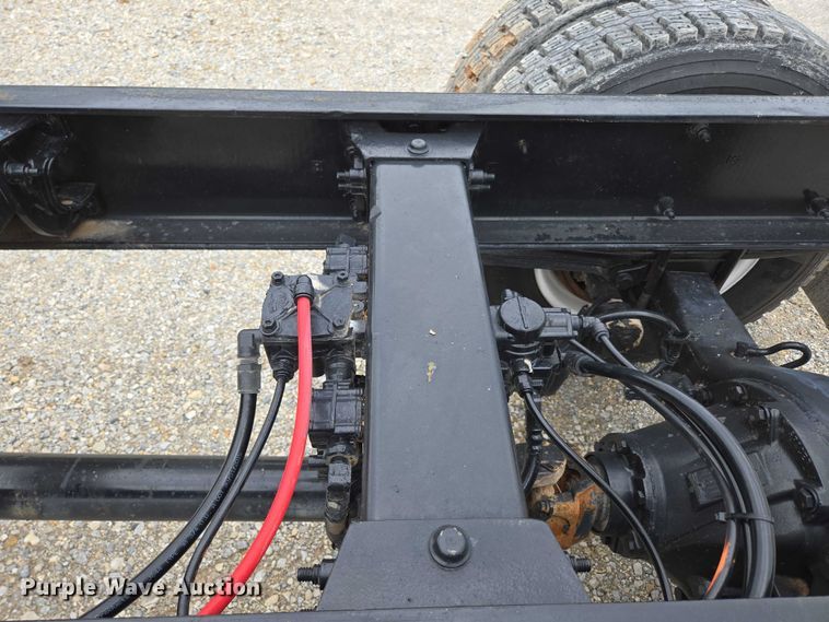 image for item ED2049 2013 Peterbilt 337 truck cab and chassis