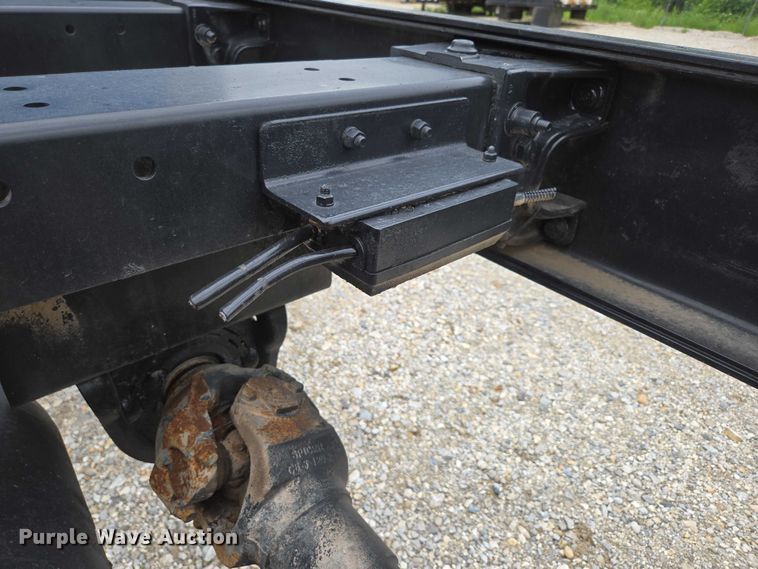 image for item ED2049 2013 Peterbilt 337 truck cab and chassis