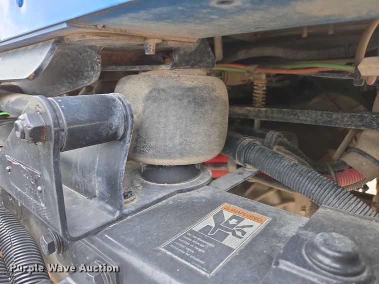 image for item ED2049 2013 Peterbilt 337 truck cab and chassis