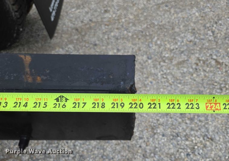 image for item ED2049 2013 Peterbilt 337 truck cab and chassis