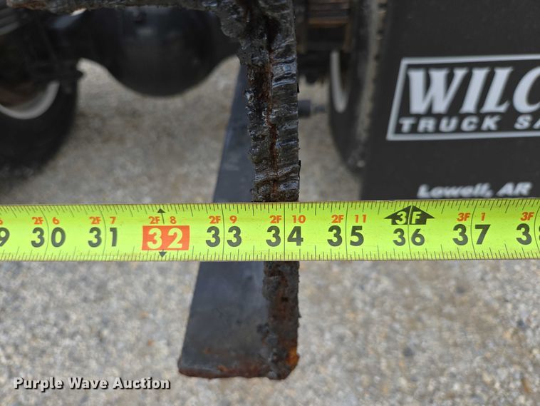 image for item ED2049 2013 Peterbilt 337 truck cab and chassis