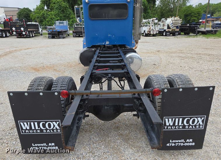 image for item ED2049 2013 Peterbilt 337 truck cab and chassis